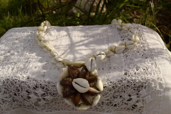 collier cauris