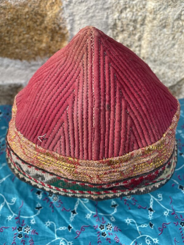 ancien chapeau brodé
